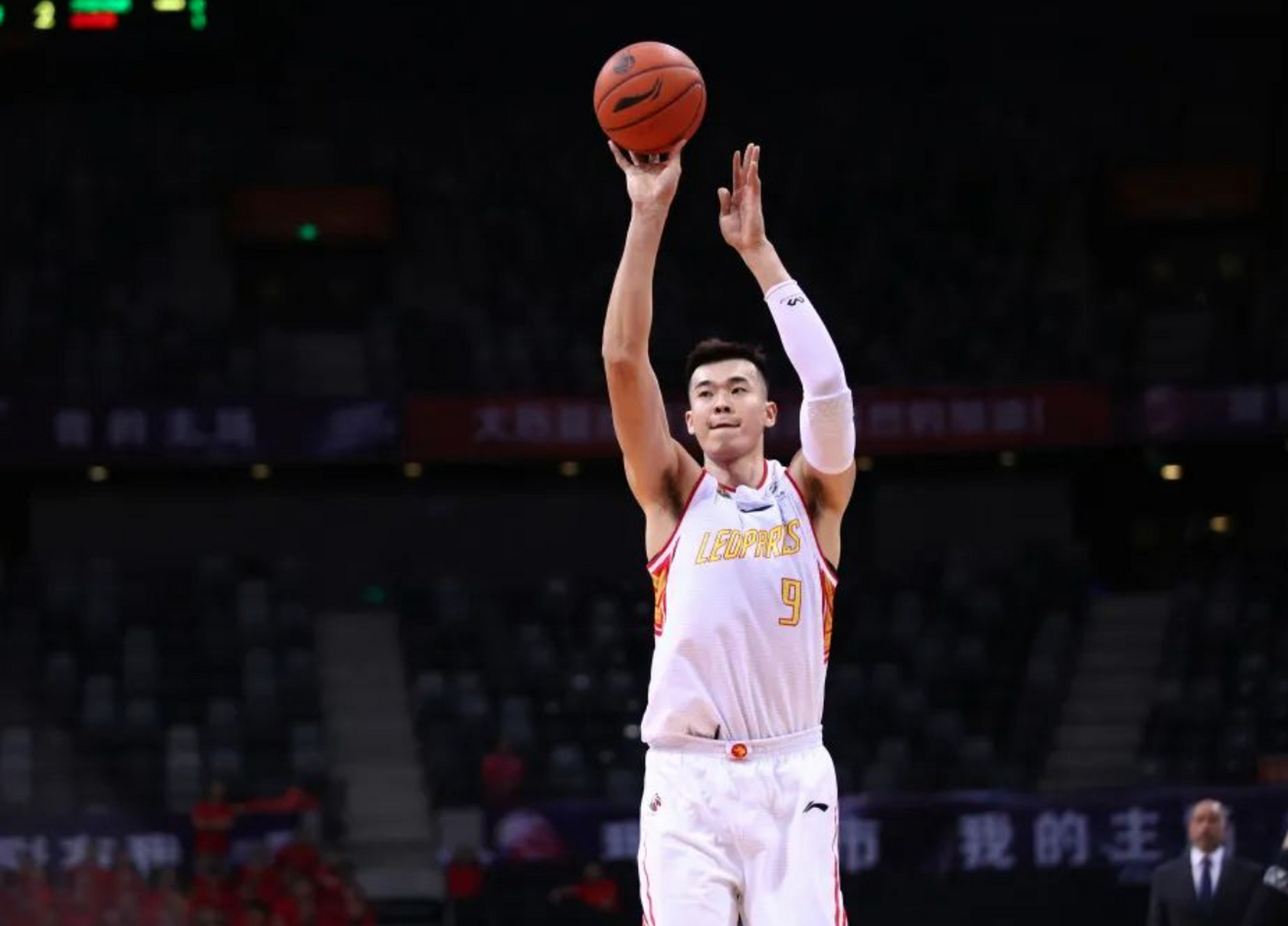 kysports-俄克拉荷马雷霆完成体检深圳男篮官宣签约备战CBA季后赛，托特纳姆清晨刷新队史纪录直接炸裂的简单介绍